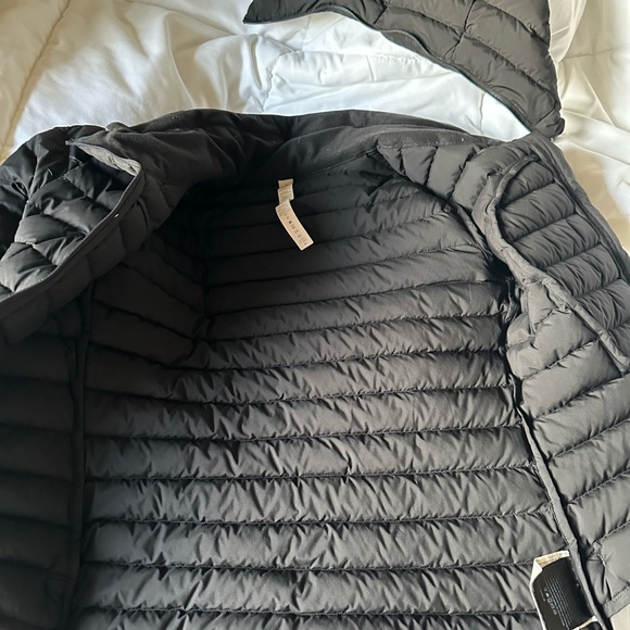 Lululemon jacket - Picture 3 of 6